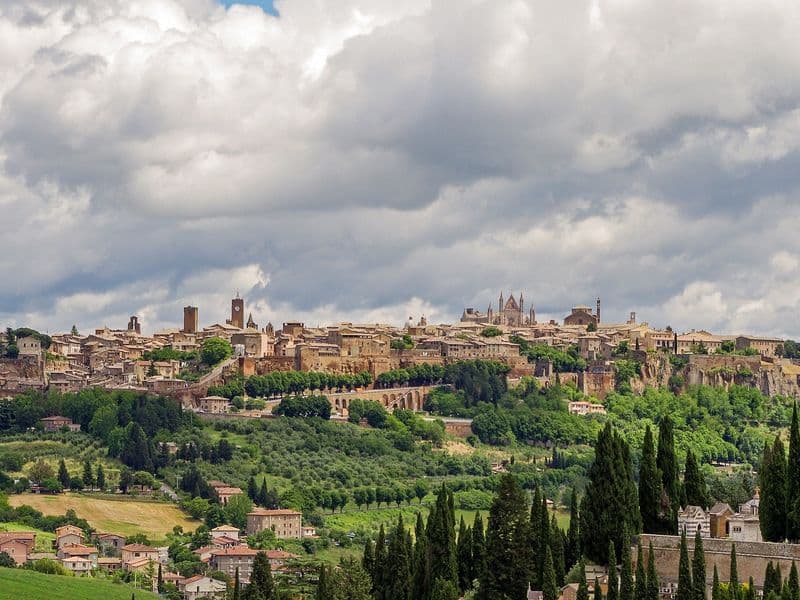 Orvieto e la rupe di tufo in Umbria
